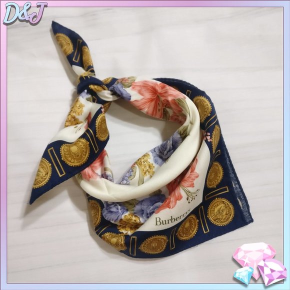 💎✨ Vintage Burberry Square Scarf